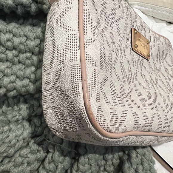 Michael Kors cross body - Picture 9 of 10